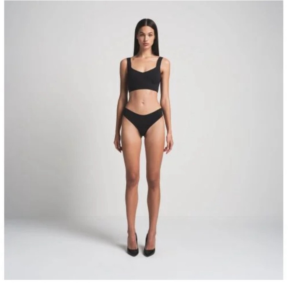 SKIMS PLUNGE LONGLINE BRALETTE